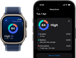Apple&nbsp;Watch&nbsp;Ultra&nbsp;3، إطار من التيتانيوم الطبيعي، شاشة لإظهار نتيجة النوم، معلومات مفصلة ضمن رسم بياني دائري، نتيجة في المنتصف، الحزام، حزام Loop ترايل أزرق