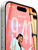 iPhone&nbsp;17&nbsp;Pro، الجزء الأمامي الخارجي، يعرض شاشة القفل لنظام iOS&nbsp;26، ميزة Dynamic&nbsp;Island في الأعلى، زر الإجراءات، زرّا ضبط مستوى الصوت