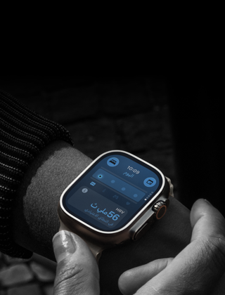 شخص يرتدي Apple Watch Ultra 4 على معصمه، انحراف طفيف في العلامات الحيوية اليومية