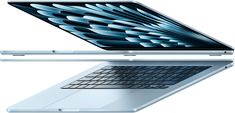 اثنان من أجهزة MacBook Air باللون الأزرق السماوي مفتوحان على شكل سهم، فتبرز نحافة التصميم