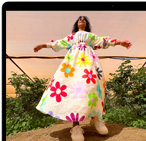 جهاز MacBook Air يعرض شاشة ريتنا ليكويد