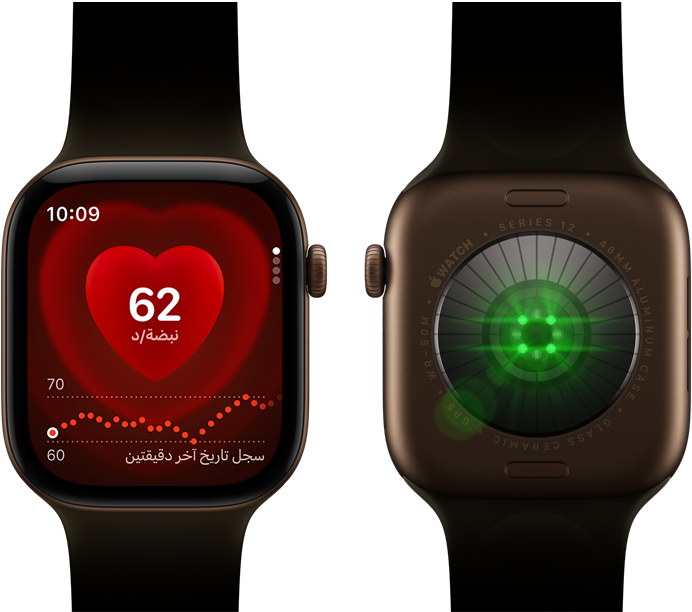 ساعتا Apple&nbsp;Watch&nbsp;Series&nbsp;12، إطار ألومنيوم، لون برونزي داكن مع حزام رياضي زيتي، تعرض إحداهما تطبيق نبض القلب، والأخرى نظام استشعار الصحة في ظهر الساعة، مع أضواء LED خضراء متوهجة